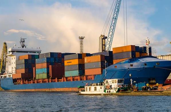 青島的海運業(yè)發(fā)展迅猛，為國家經(jīng)濟增長做出了巨大貢獻