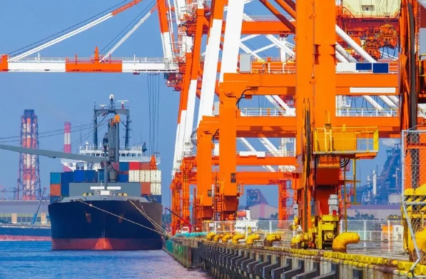 青島海運物流公司將繼續保持創新精神，不斷推動航運業發展