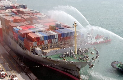 深圳國際物流公司通過什么標準選擇貨品的運輸方式？