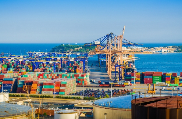 深圳的國際貨代公司在面對挑戰(zhàn)的同時，也迎來了前所未有的發(fā)展機遇